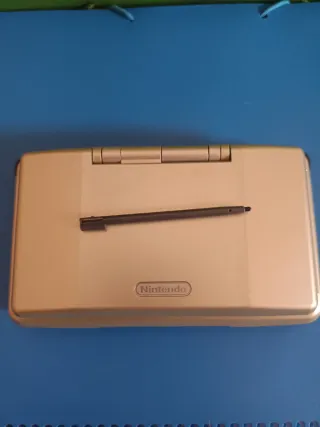 Nintendo DS Plata con Cargador Original