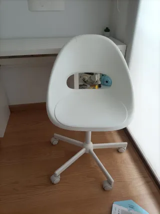 Silla blanca Ikea moderna