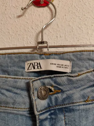 Pantalón de campana de chica talla 42 de Zara.