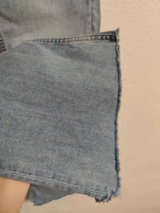 Pantalón de campana de chica talla 42 de Zara.