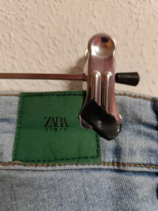 Pantalón de campana de chica talla 42 de Zara.