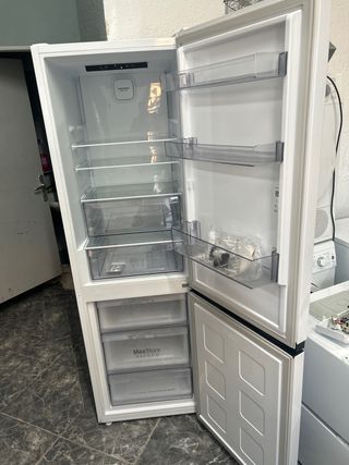 Nevera Combi Grundig Nueva Exposición