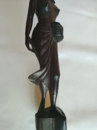 Statuetta Balinese in Coromandel o Ebano