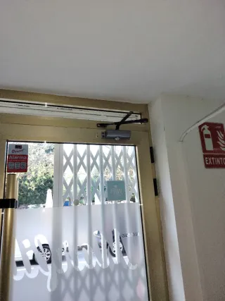 Puerta cristal y aluminio