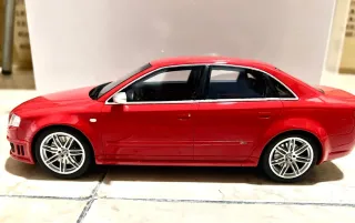 Audi RS4 B7 Sedán Otto 1:18 Rojo