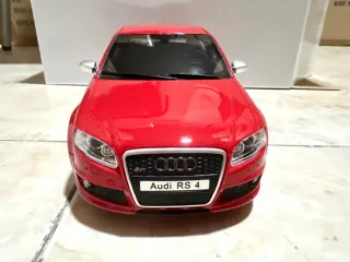 Audi RS4 B7 Sedán Otto 1:18 Rojo