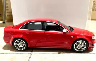 Audi RS4 B7 Sedán Otto 1:18 Rojo