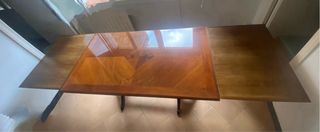Mesa de comedor de madera