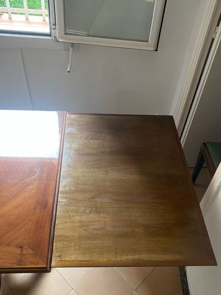 Mesa de comedor de madera