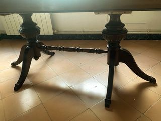 Mesa de comedor de madera