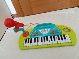 Teclado infantil con micrófono