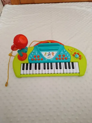 Teclado infantil con micrófono