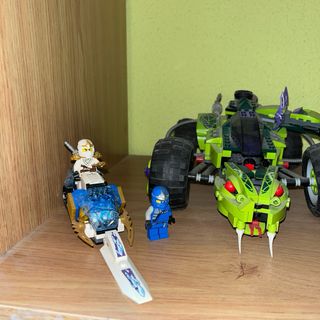 LEGO Ninjago 9445 (Fangpyre Truck Ambush)