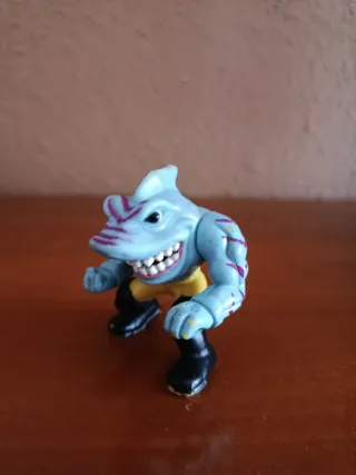 ANGELICA PICKLES ,CAMION DE BOMBEROS Y TIBURÓN.