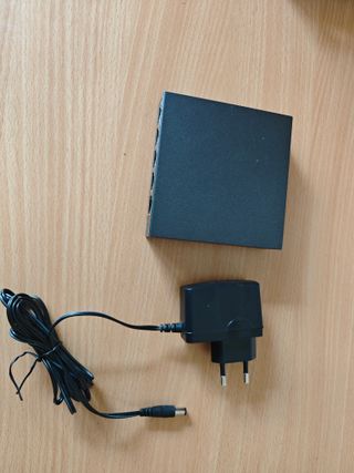 Switch Gigabit 5 Puertos TP-Link TL-SG105E + Adapt