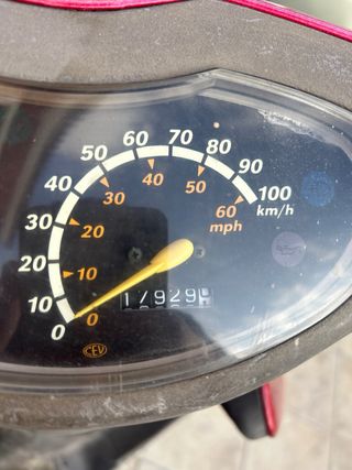 Peugeot Vivacity 50cc Scooter 2001