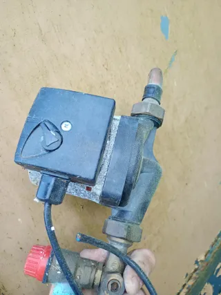 Bomba circulación Grundfos UPS15-50 caldera