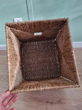 Cesta de mimbre KNIPSA de IKEA cuadrada