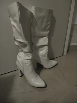 Botas altas blancas de tacón