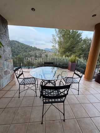 Mesa y 4 sillas jardín cristal y metal