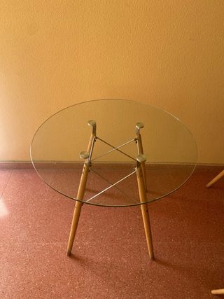 Mesa redonda cristal con patas de madera