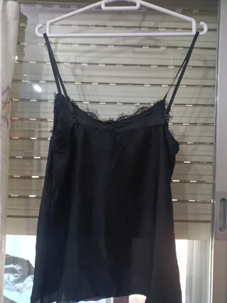 Top de tirantes con encaje