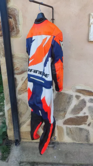 Mono de cuero Dainese para moto Talla 52