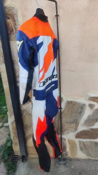 Mono de cuero Dainese para moto Talla 52