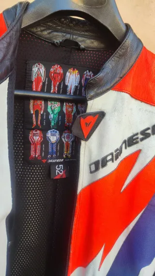 Mono de cuero Dainese para moto Talla 52