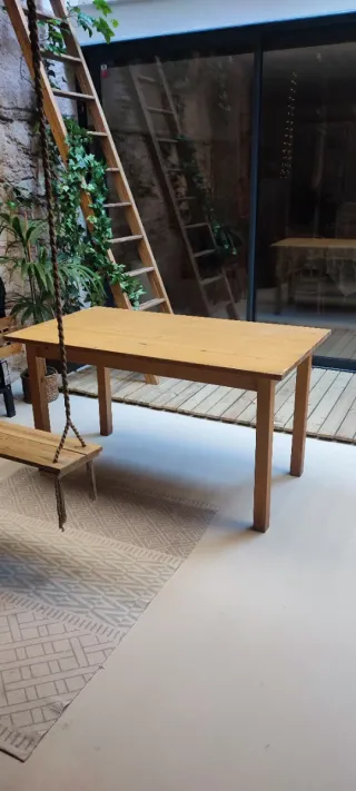Mesa de comedor de madera maciza