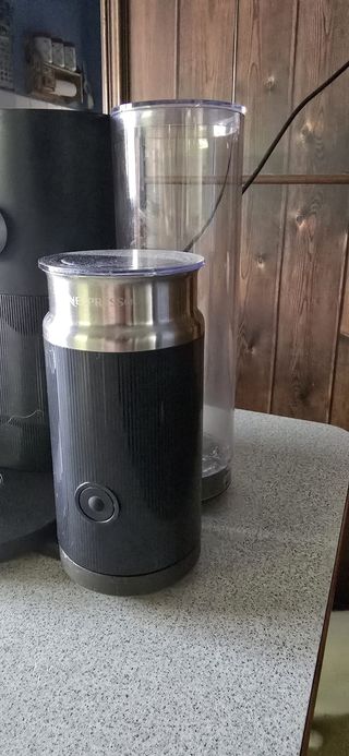 Nespresso Expert & Milk Macchina Caffè