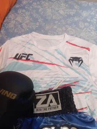 Ropa y guantes MMA UFC y Venum
