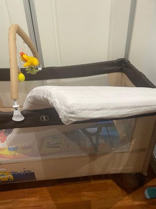 Cuna de viaje con colchón y mosquitera