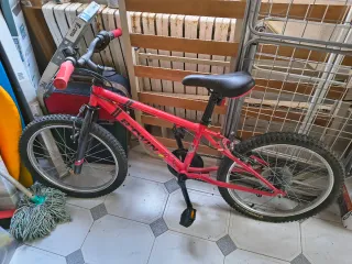 Bicicleta infantil Btwin roja