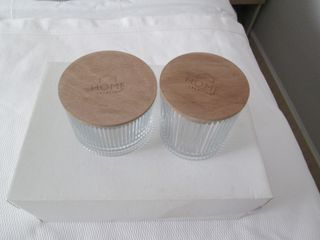 JUEGO 2 CAJAS ACANALADAS CON TAPA MADERA HOME