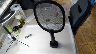 Raqueta Matamosquitos cecotec 2 en 1 con Base
