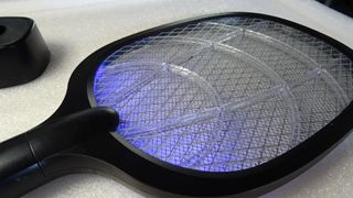 Raqueta Matamosquitos cecotec 2 en 1 con Base