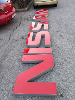 Letrero Nissan Grande