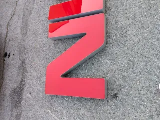 Letrero Nissan Grande