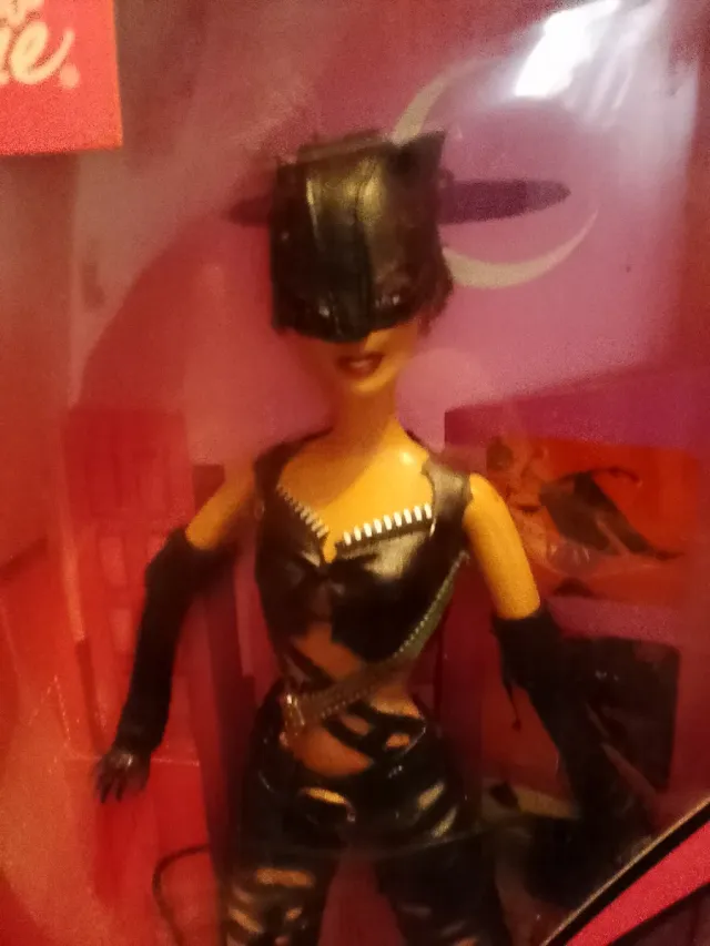 Barbie Catwoman Halle Berry 2004