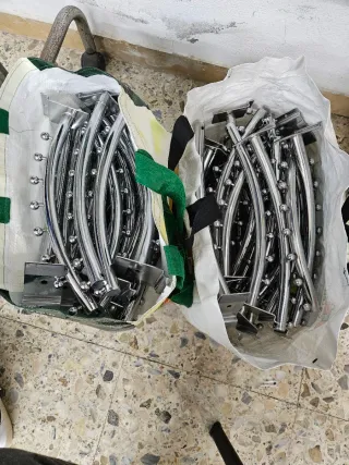 Colgadores metálicos para tienda