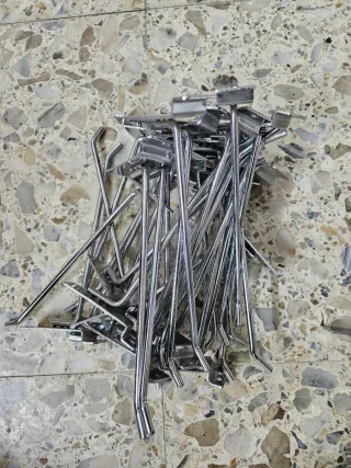Colgadores metálicos para tienda