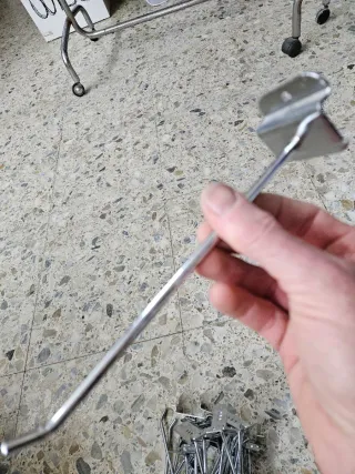 Colgadores metálicos para tienda