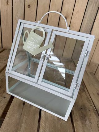 CASA PEQUEÑA PARA PLANTAS Y FLORES