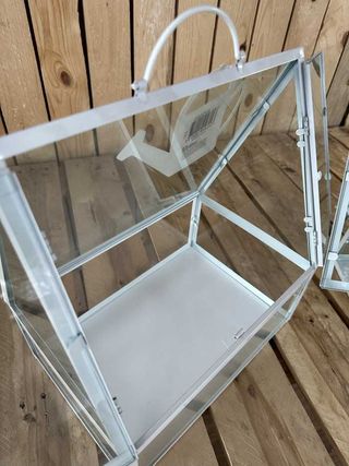 CASA PEQUEÑA PARA PLANTAS Y FLORES