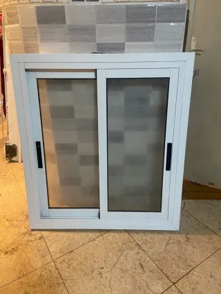 Ventana corredera aluminio blanca