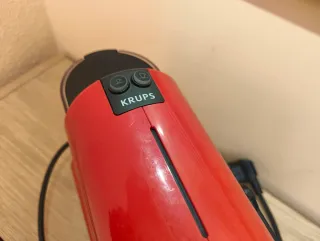 Cafetera Nespresso Krups Roja. Para piezas.