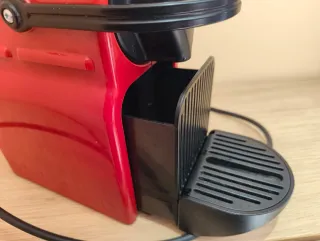 Cafetera Nespresso Krups Roja. Para piezas.