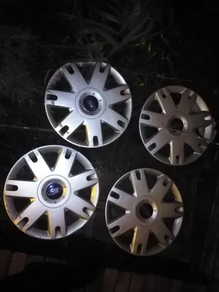 Tapacubos Ford fiesta (4 unidades)