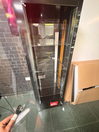 Vitrina expositora con luz